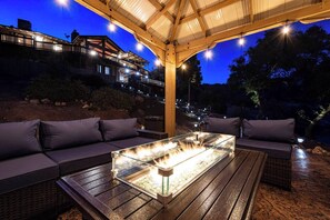 Terrace/patio - Waterfall View Retreat near Yosemite with Spas (Oakhurst)