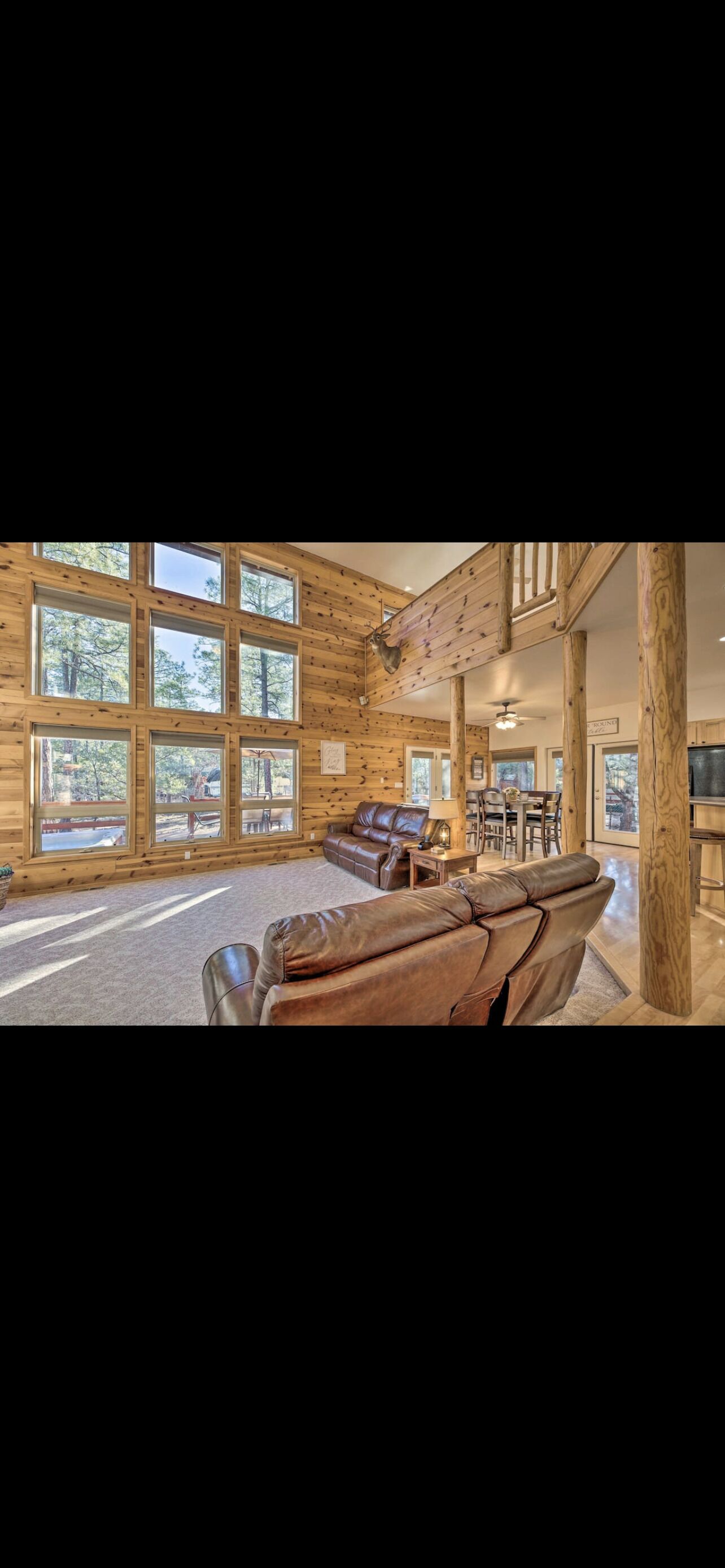 Rugged Cabin w/Hot Tub & Deck 2 MI to lake!