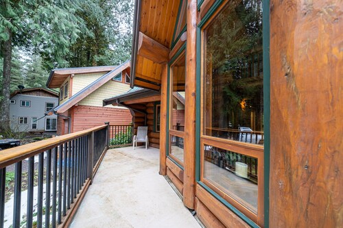 Baker Bliss 3100 Sqft, Wifi, HotTub, EV charger