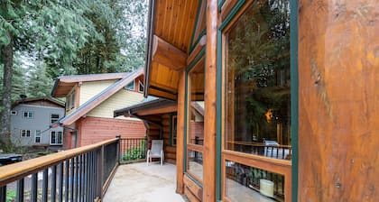 Baker Bliss 3100 Sqft, Wifi, HotTub, EV charger