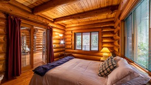 Room - Baker Bliss 3100 Sqft, Wifi, HotTub, EV charger (Deming)