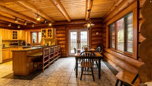 Dining - Baker Bliss 3100 Sqft, Wifi, HotTub, EV charger (Deming)
