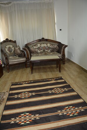 Free WiFi, bed sheets - Wassim Boutique (Cairo)