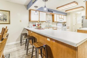 Fridge, microwave, oven, stovetop - Branson Condo on Thousand Hills Golf Course with Indoor Pool and Hot Tub (Branson)