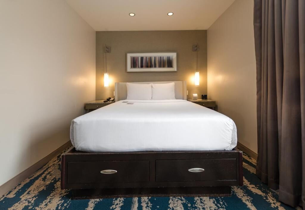 Getaway with Friends! 2 Great Units, Shop at Shops at Northbridge