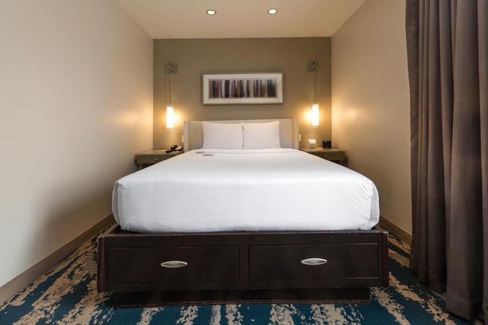 Getaway with Friends! 2 Great Units, Shop at Shops at Northbridge
