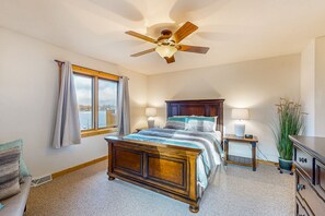 2 bedrooms, iron/ironing board, Internet, bed sheets