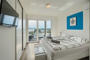 3 bedrooms, iron/ironing board, travel crib, free WiFi