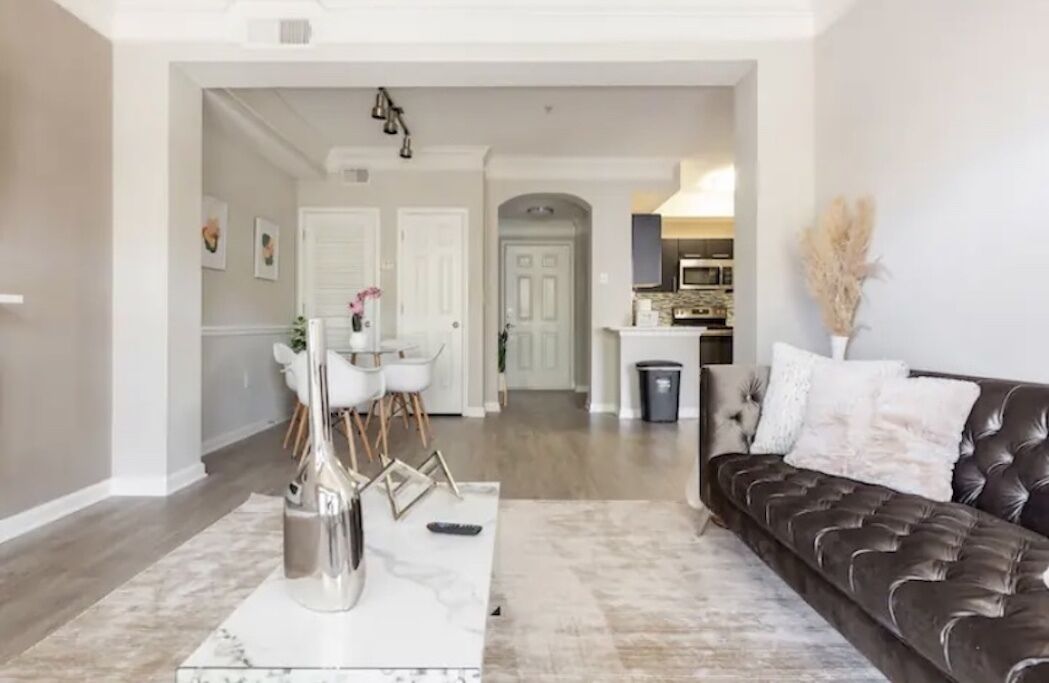 King Bed 1 Bedroom| Free Parking | SelfCheckin