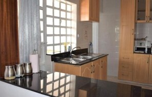 Casa, 3 quartos | Cozinha compartilhada | Chaleira elétrica