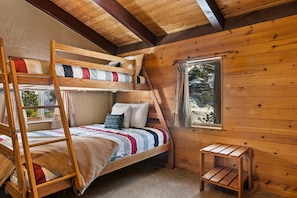 3 bedrooms, desk, internet, bed sheets