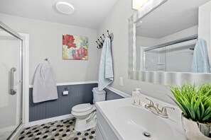 تجهيزات دش، مستلزمات للعناية الشخصية صديقة للبيئة، مجففات شعر، مناشف