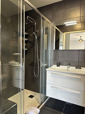 淋浴设施、毛巾