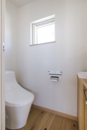 Ferienhaus | Badezimmer | Kostenlose Toilettenartikel, Haartrockner, Bidet, Handtücher