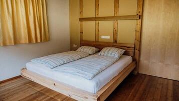 4 bedrooms, in-room safe, travel cot, WiFi
