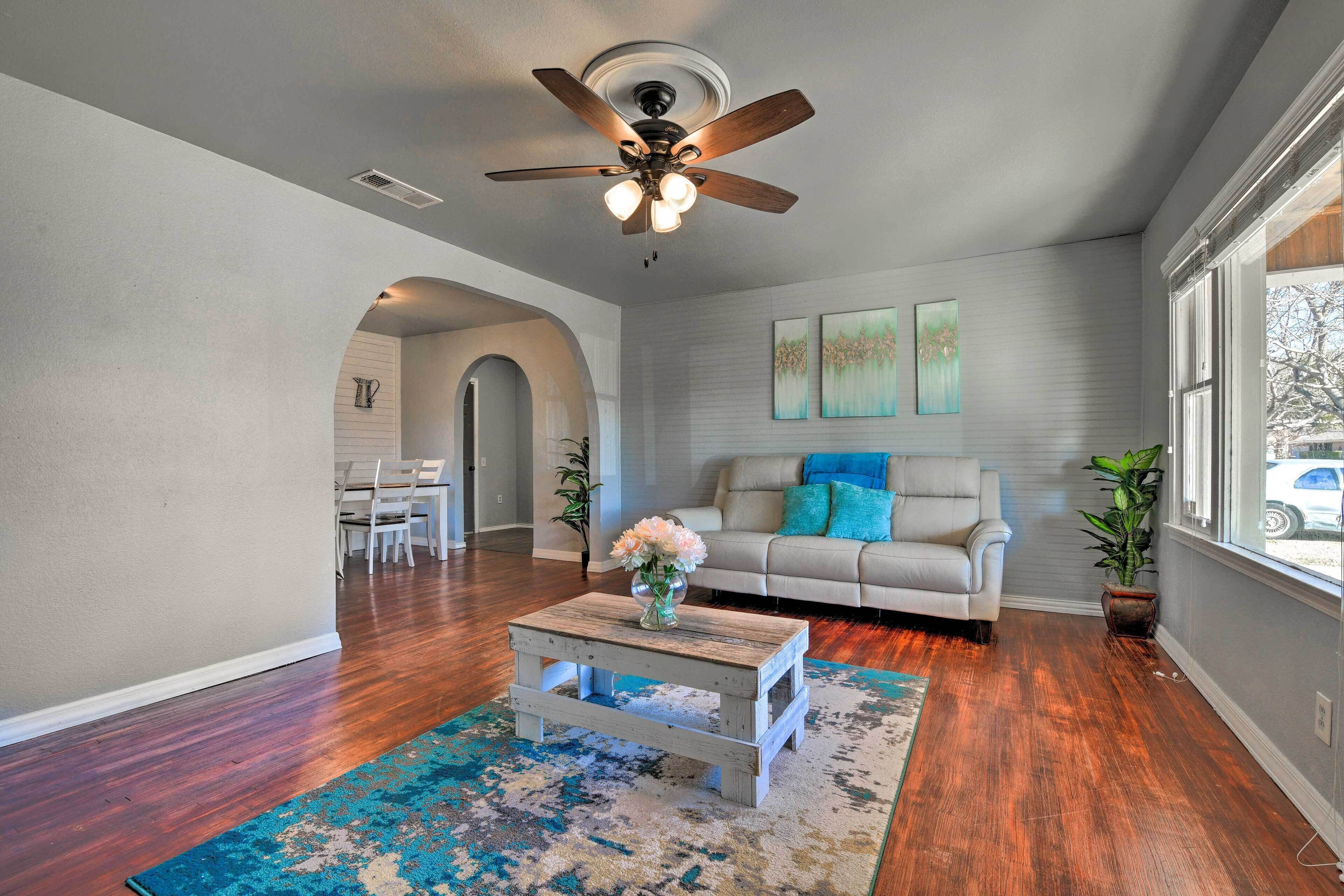 Richland Hills Home ~ 8 Mi to Dtwn Fort Worth