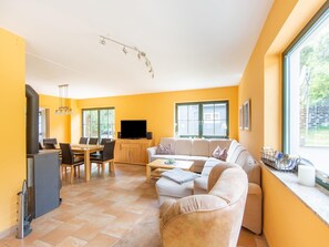 TV, fireplace, foosball, stereo