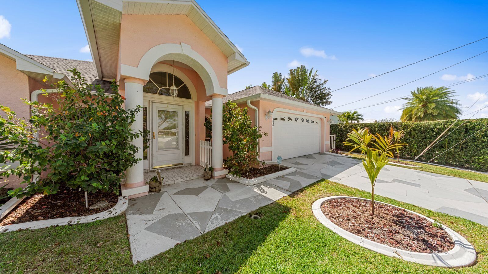 House (Flamingo) | Exterior