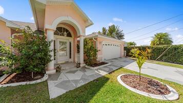 House (Flamingo) | Exterior