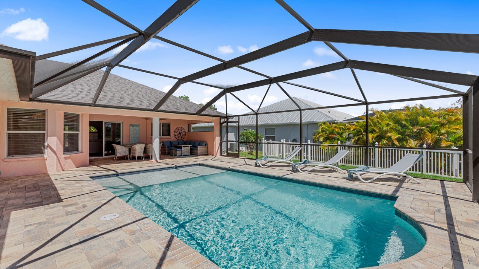 House (Flamingo) | Exterior