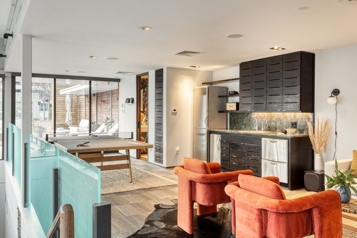 Photo 12 of Luxe 4-Story w/ Rooftop HotTub, GameRoom, Theater | Paramount Place by AvantStay