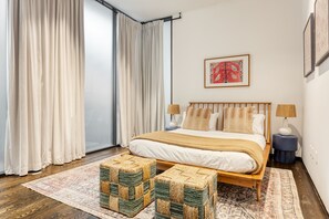 5 bedrooms, desk, iron/ironing board, travel crib