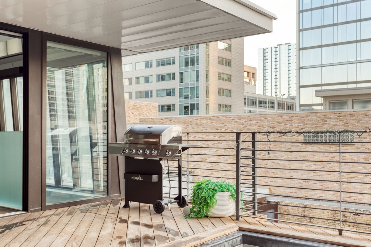 Photo 42 of Luxe 4-Story w/ Rooftop HotTub, GameRoom, Theater | Paramount Place by AvantStay
