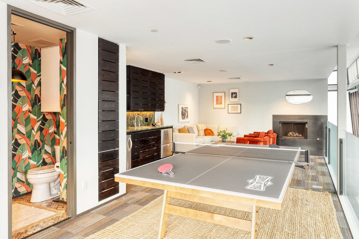 Photo 14 of Luxe 4-Story w/ Rooftop HotTub, GameRoom, Theater | Paramount Place by AvantStay