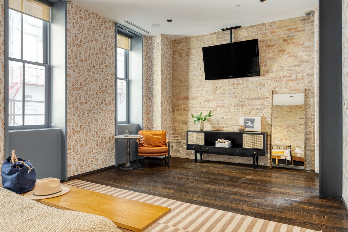Photo 28 of Luxe 4-Story w/ Rooftop HotTub, GameRoom, Theater | Paramount Place by AvantStay