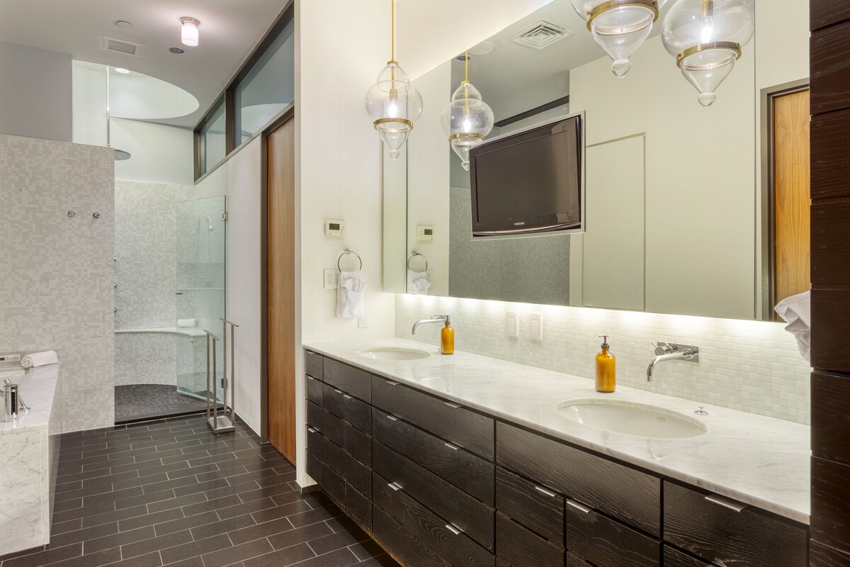 Photo 34 of Luxe 4-Story w/ Rooftop HotTub, GameRoom, Theater | Paramount Place by AvantStay