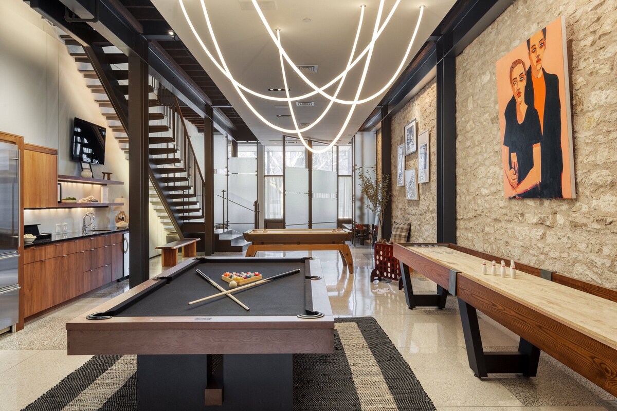 Photo 3 of Luxe 4-Story w/ Rooftop HotTub, GameRoom, Theater | Paramount Place by AvantStay