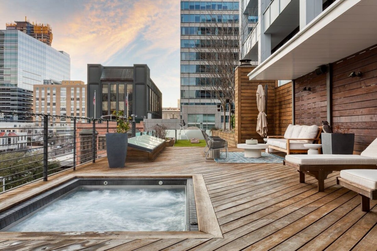 Photo 2 of Luxe 4-Story w/ Rooftop HotTub, GameRoom, Theater | Paramount Place by AvantStay