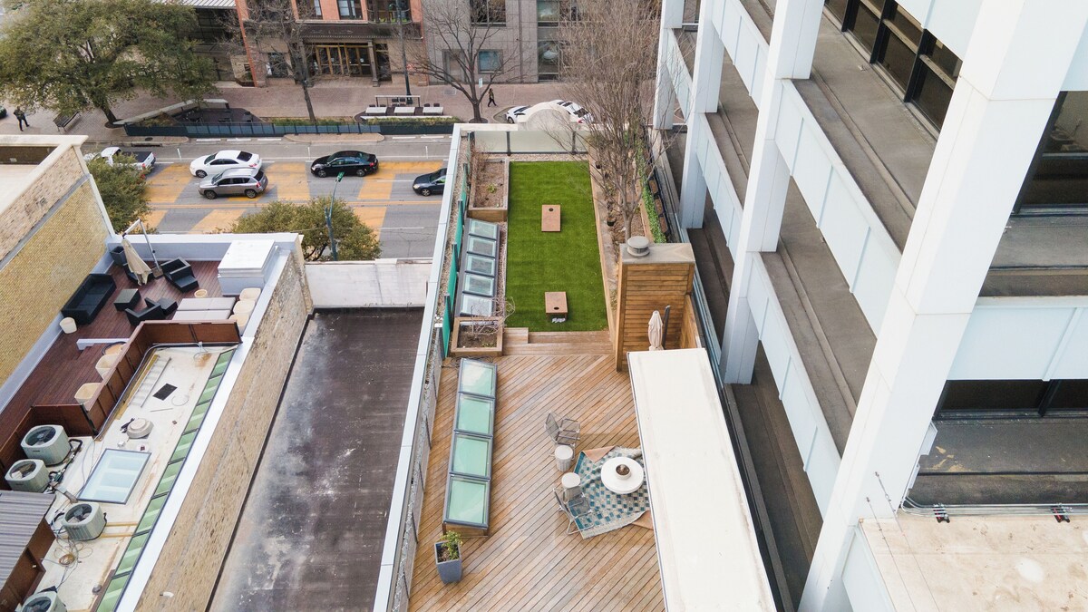 Photo 46 of Luxe 4-Story w/ Rooftop HotTub, GameRoom, Theater | Paramount Place by AvantStay