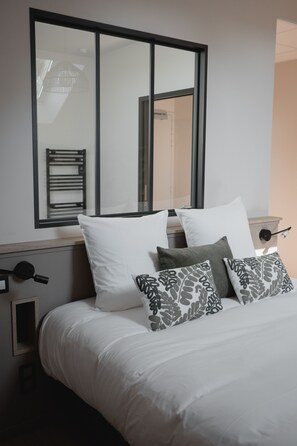 Cayo Coco | In-room safe, desk, laptop workspace, blackout curtains - Villa Métis (Les Herbiers)