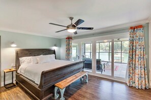 7 bedrooms, travel crib, WiFi - Honeysuckle 208: Spacious 7-bedroom waterfront retreat in Seneca, SC. (Seneca)