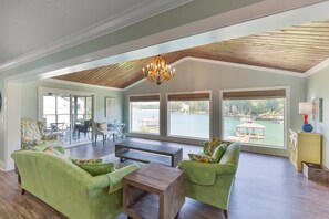 TV, peis og kontorer