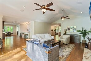TV, fireplace, offices