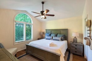 4 makuuhuonetta, vauvan matkasänky, Wi-Fi