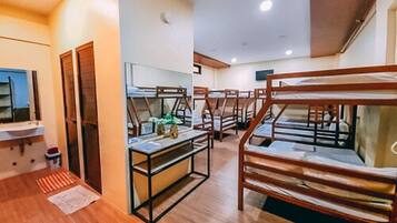 Free WiFi, bed sheets