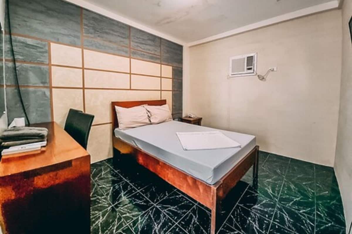 Standard Room | Free WiFi, bed sheets