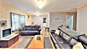 TV - Little River Retreat (Walhalla)