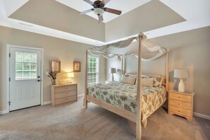 5 bedrooms, WiFi - Petty Rd Perfect Lake Keowee Family Vacation Home (Seneca)