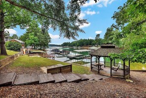 Terrace/patio - Petty Rd Perfect Lake Keowee Family Vacation Home (Seneca)