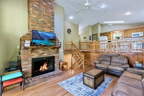 TV - North Forty Family Friendly Home (Seneca)