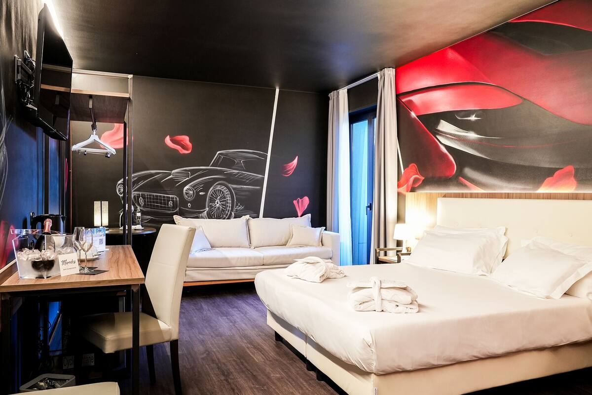 superior room, 1 queen bed | minibar, in-room safe, individually decorated, individually furnished