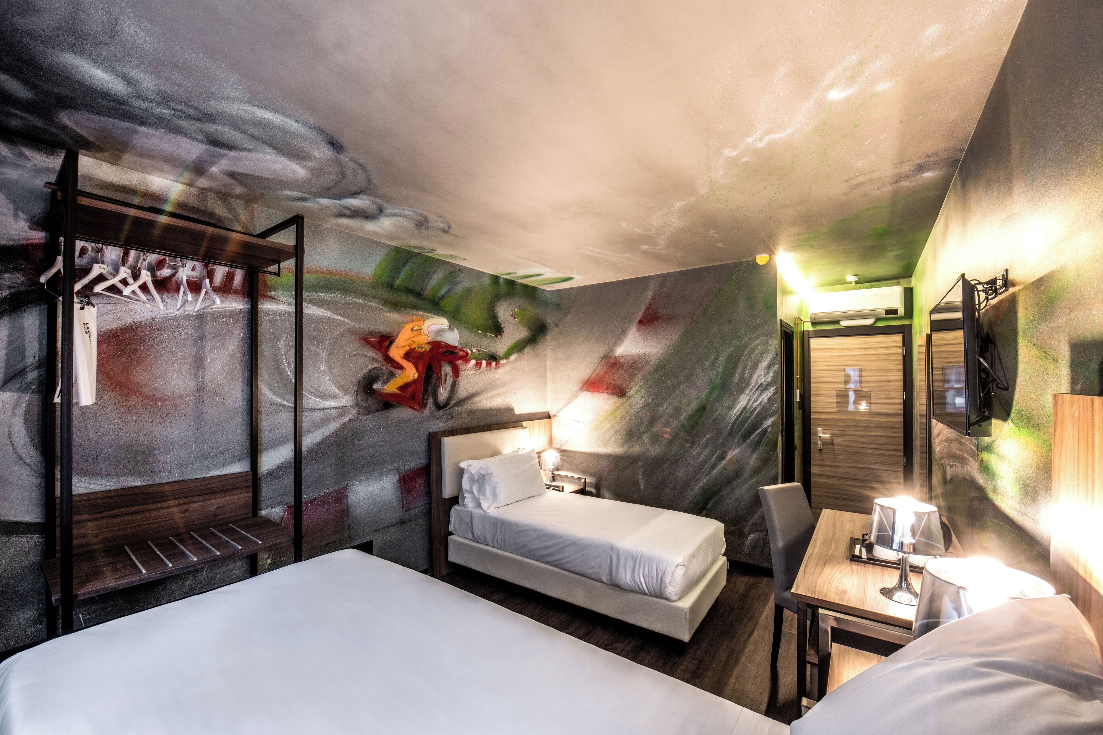 minibar, in-room safe, individually decorated, individually furnished