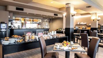 Daily buffet breakfast (EUR 15 per person)