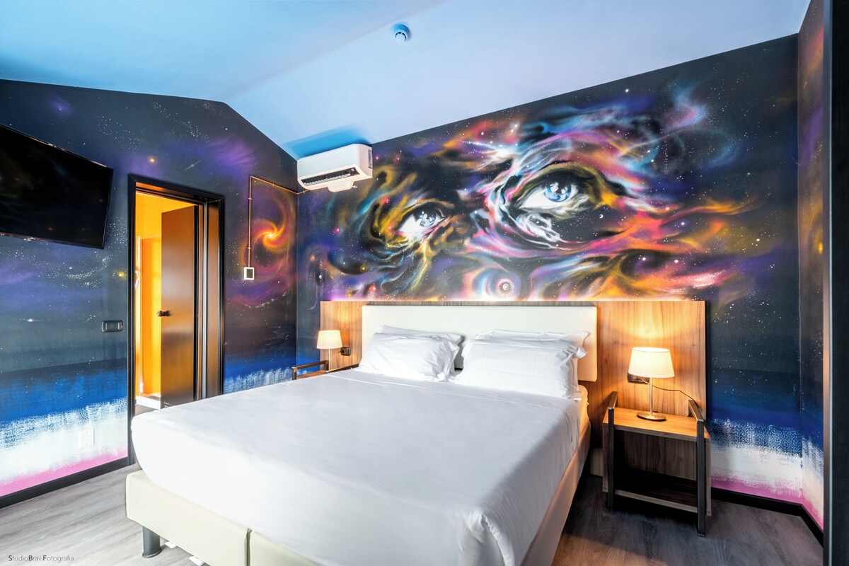Junior Room, 1 Queen Bed (Suite) | Minibar, in-room safe, desk, laptop workspace