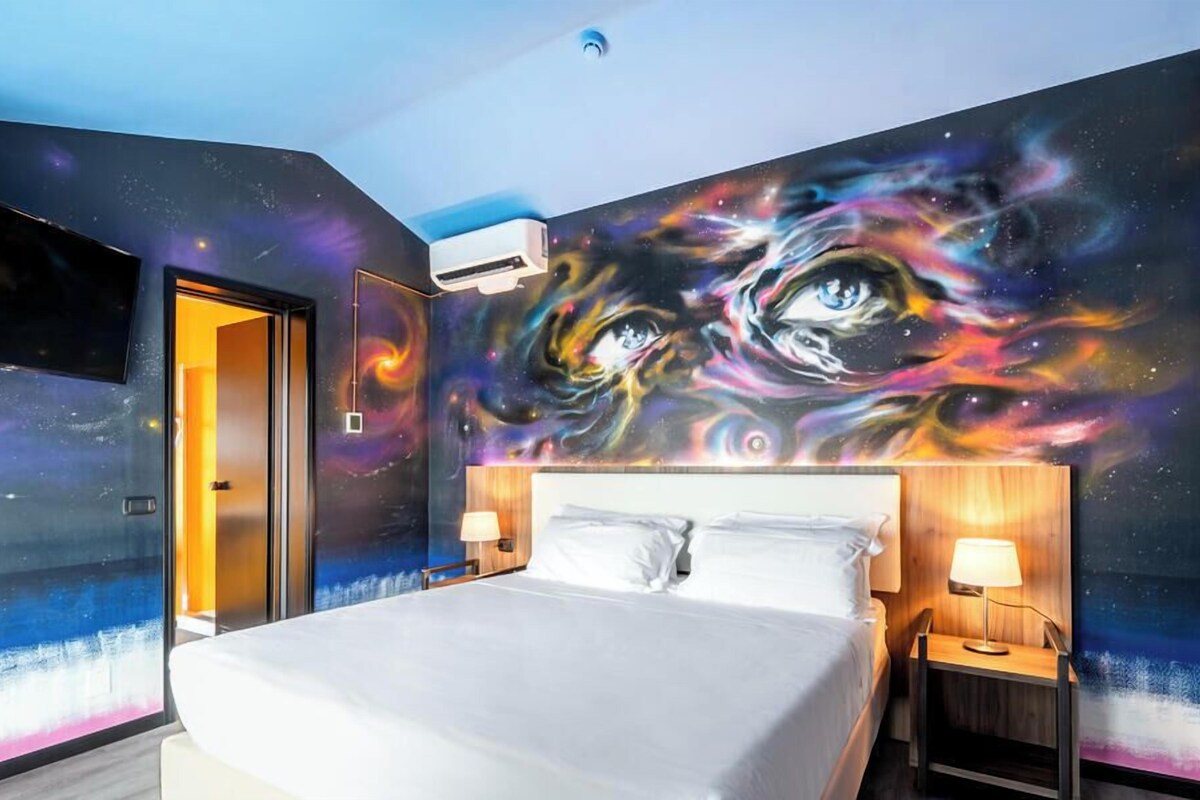 Junior Room, 1 Katil Ratu (Queen) (Suite) | Bar mini, peti besi dalam bilik, meja, ruang kerja komputer riba 