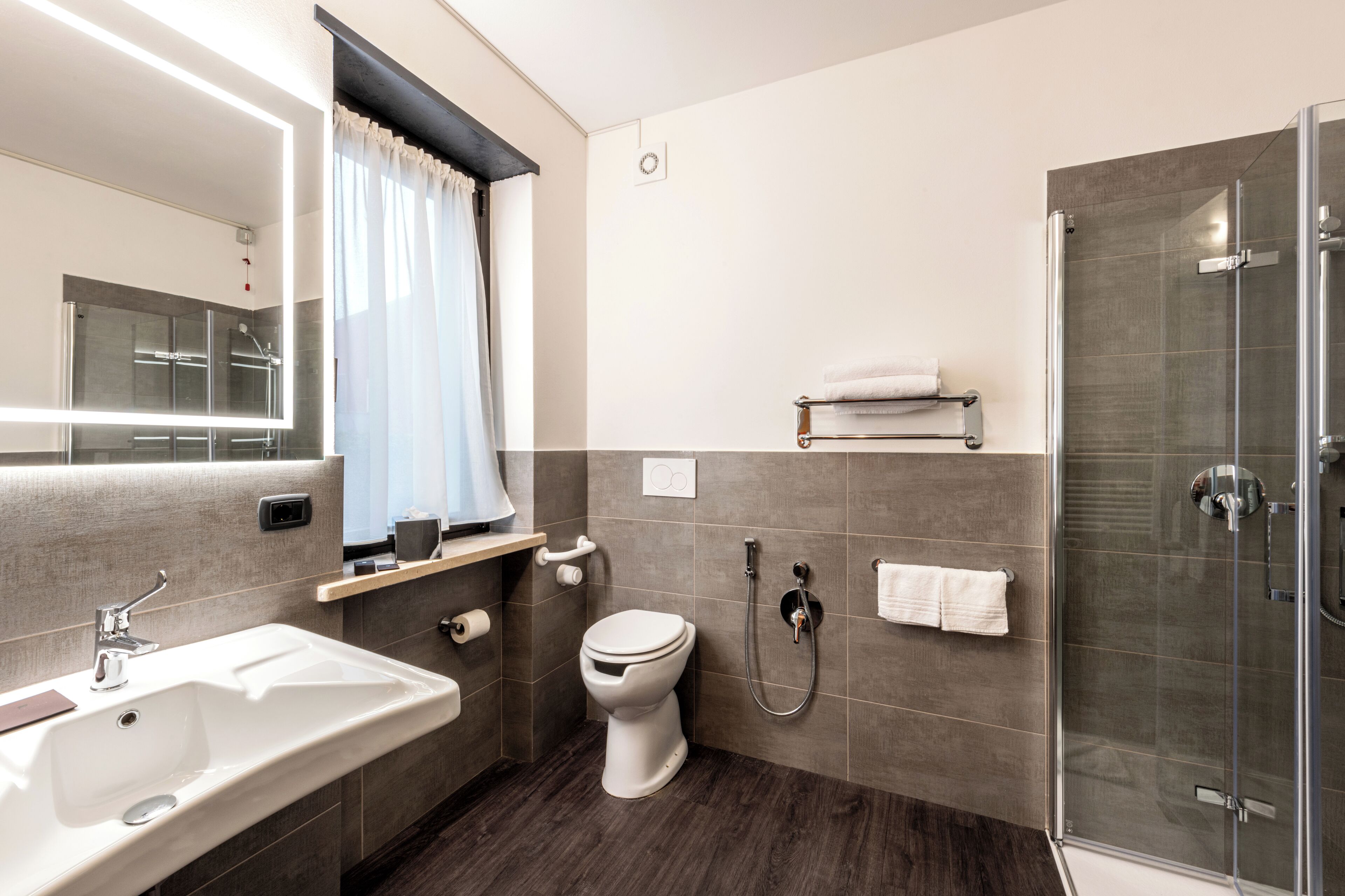 comfort room, 1 single bed | bathroom | rainfall showerhead, free toiletries, hair dryer, bidet